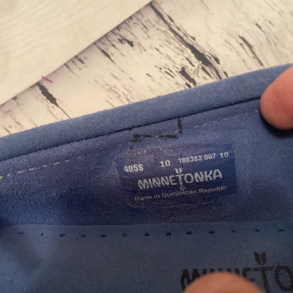 EUC Minnetonka Kilty hard sole moccasins 10 pale blue with tassels - Picture 3 of 4